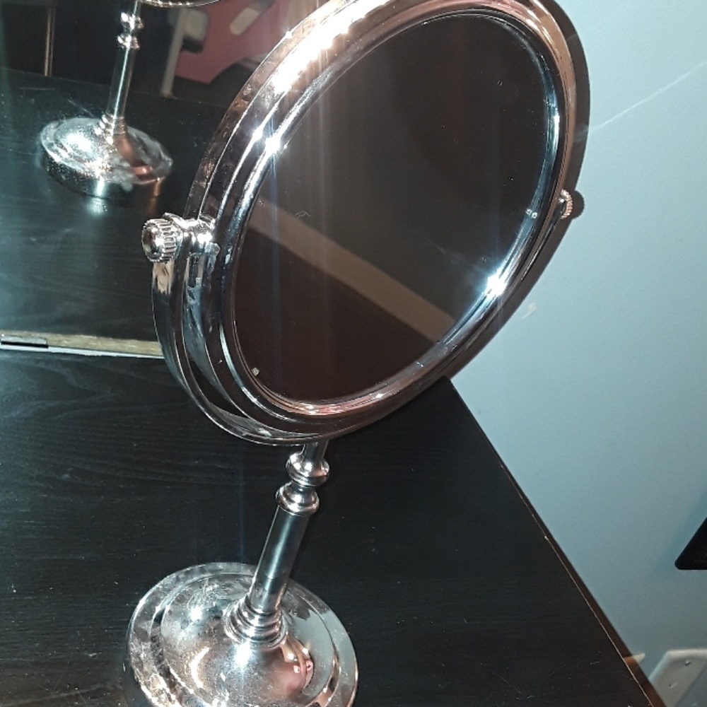 Makeup mirror